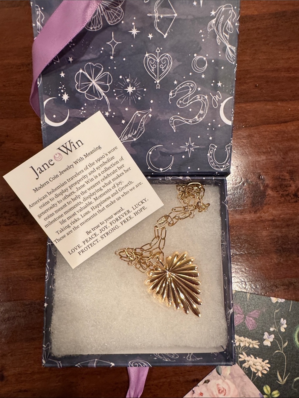 Jane Win LOVE Full-Heart Pendant - Picture 8 of 9